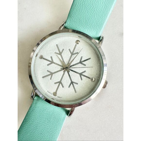 Francesca‘s turquoise blue snowflake Christmas watch - Picture 3 of 5